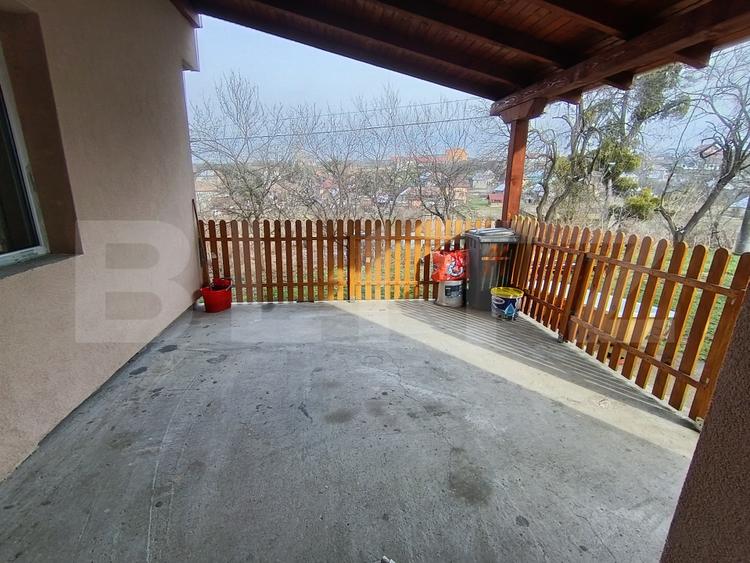 Casa cu 3 camere,baie, bucatarie, teren 500 mp