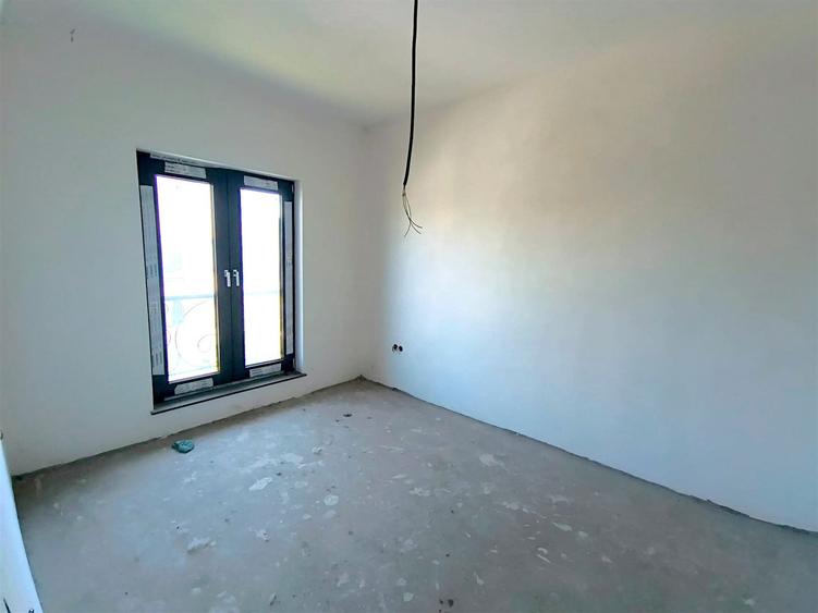 Vilă P+E+Pod | 200 MP Utili | Șcheia | Drum Privat