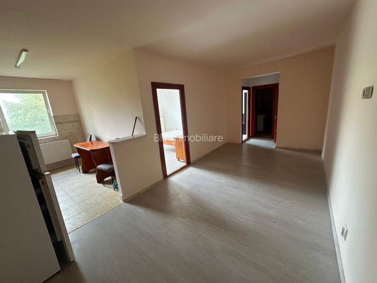 Apartament cu 3 camere, 58 mp, balcon, zona Florilor - 4
