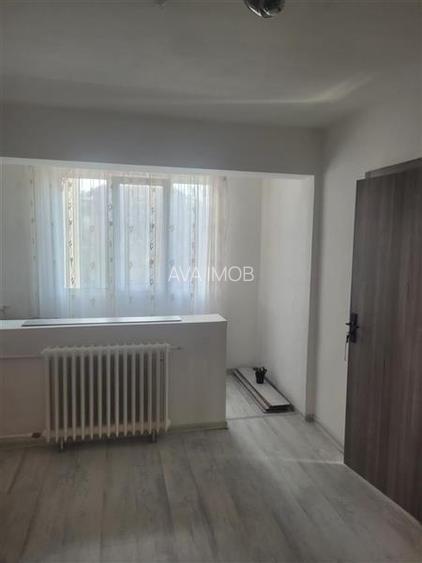 Apartament 3 camere semidecomandat, zona Neagoe Voda - 4