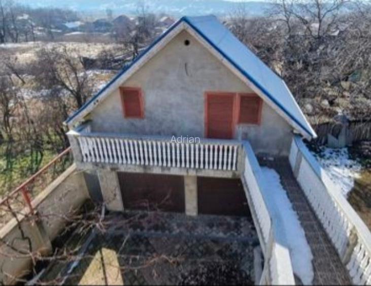 Casă mare cu 2 corpuri în Roznov | 450 mp construiți | Garaj dublu | 110.000 € - 2