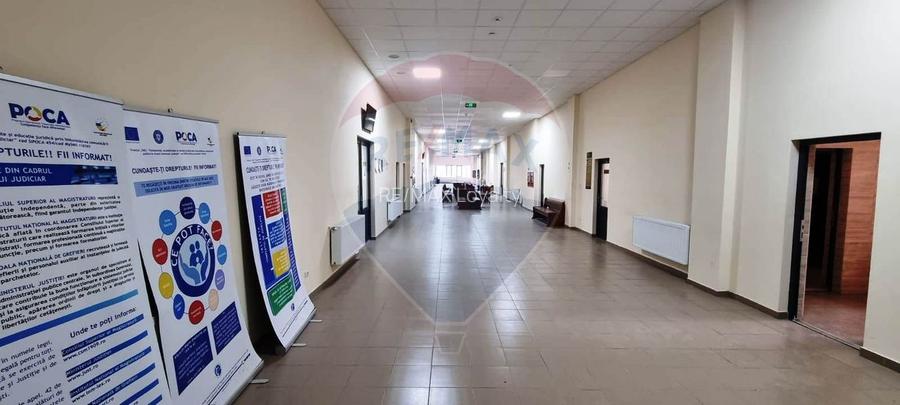 Cladire Comerciala Mixta de Vanzare sau de inchiriat - 7
