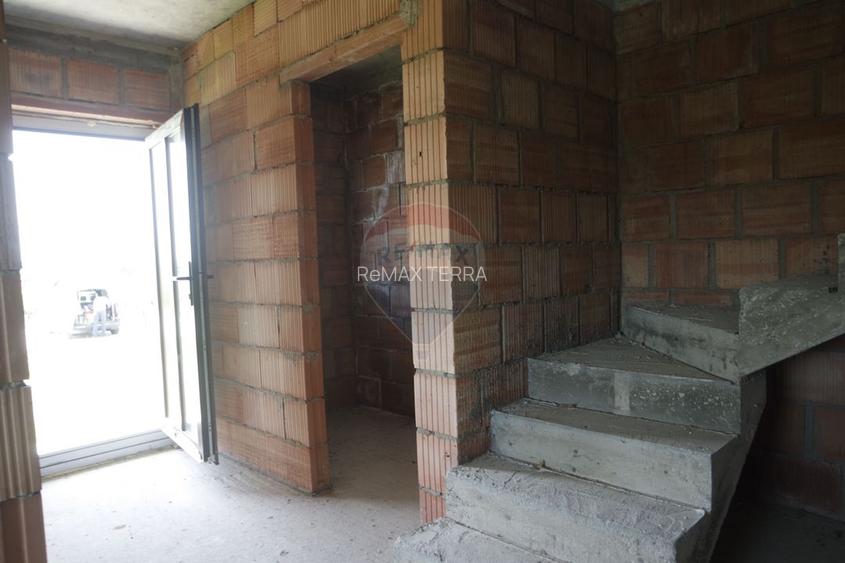CASA CUPLATĂ DE VÂNZARE la rosu sau la semifinisat în Tăuții Măgherăuș - 10