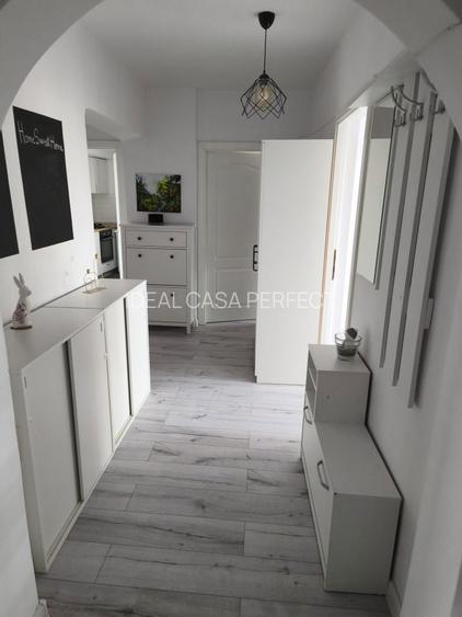 Piata Victoriei, Bd. Iancu de Hunedoara nr 4, langa metrou, parc - 8