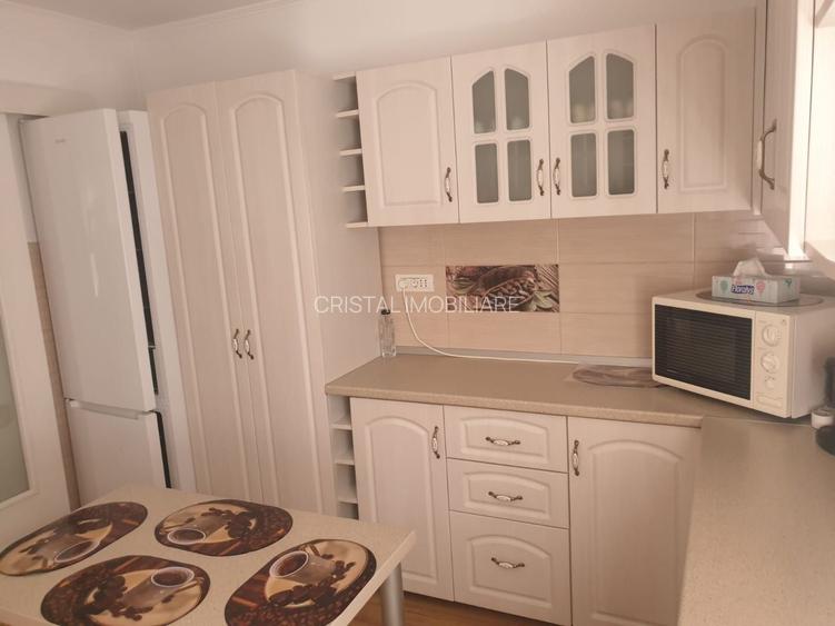 Vânzare Apartament 4 Camere /2 Minute de Mall Vitan Complet Renovat și Mobilat - 2