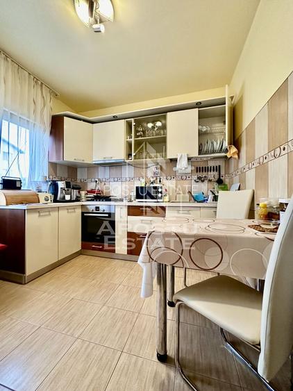 Duplex cu 4 camere situat la asfalt, in zona Planetelor - 9