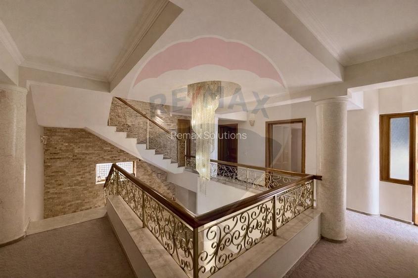 Vilă de lux cu piscină și grădină privată – reședință neoclasică - 10