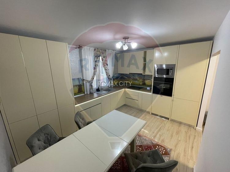 Apartament cu 3 camere de închiriat în zona Precista - 2