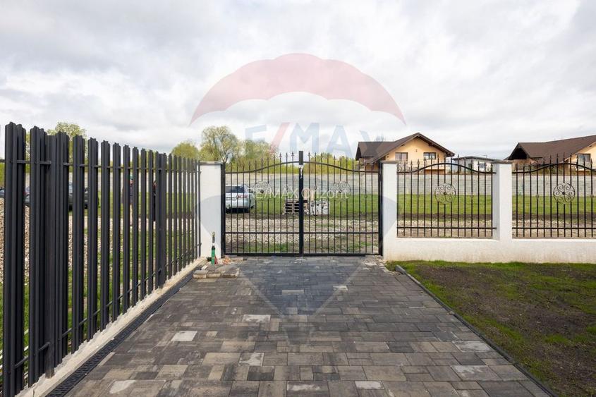 Vila moderna cu 4 camere,  P+E - teren 501 mp - 17