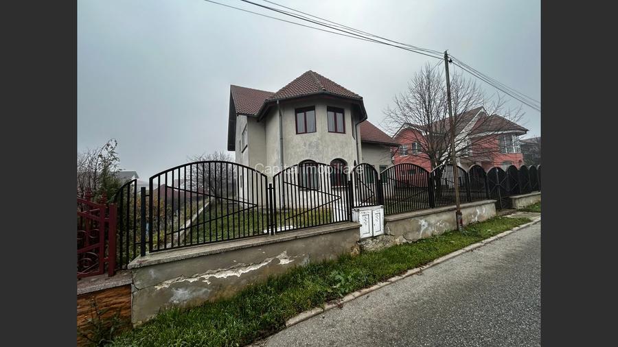 Vila eleganta de inchiriat, locatie excelenta - 2