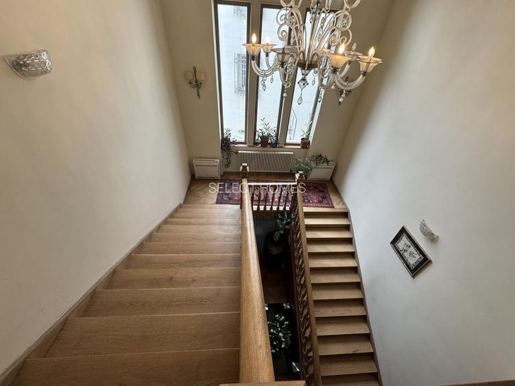 Vila istorica de vanzare in zona *Unirii* | 21 camere | curte, garaj - 38