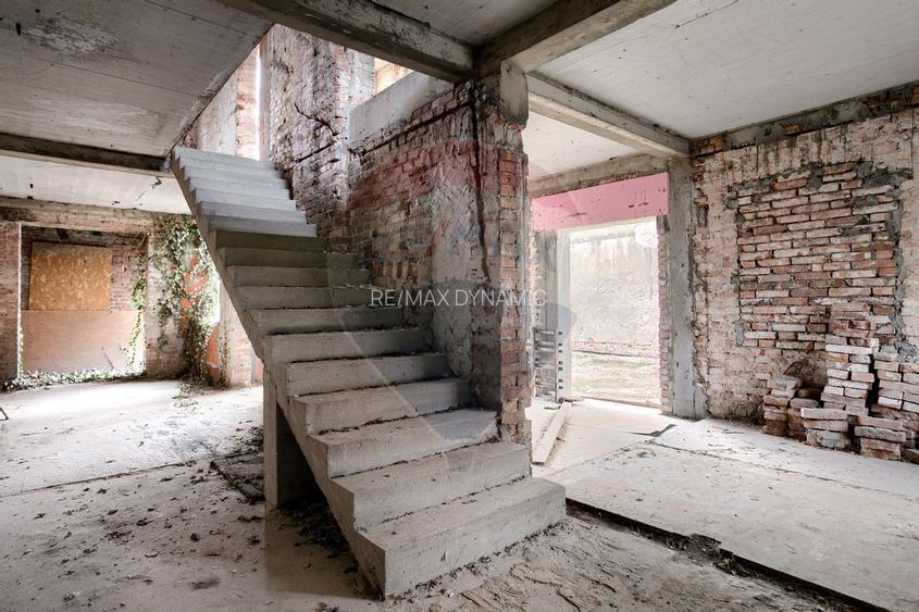 Casă cu teren generos de 786 mp, situată pe strada Transilvaniei - 8