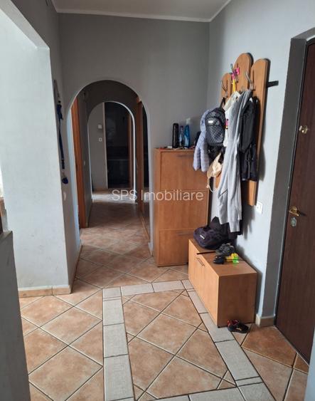 Vanzare apartament 3 camere Drumul Taberei - 2