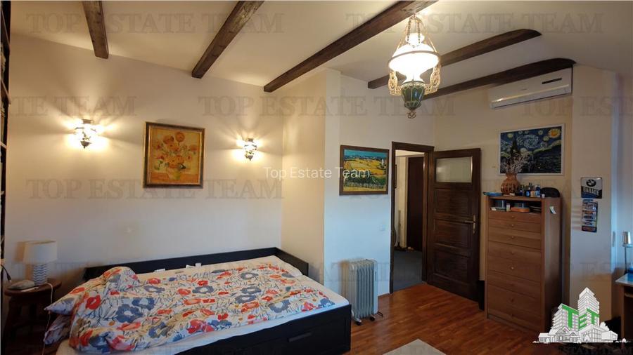 Apartament de 3 camere ultracentral, 2 intrari, lift cu acces privat, pod pentru - 8