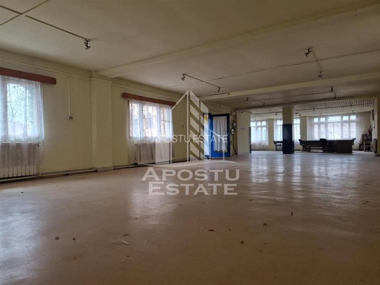 Casa familiala cu spatiu comercial si garaj P+1E+M 720 Mp - 35