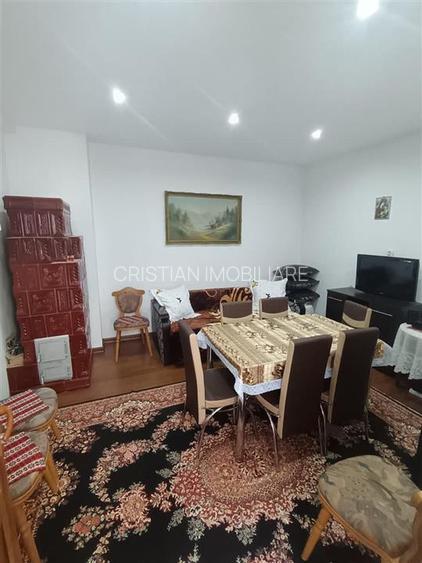 Casa Chercea, doua corpuri cladire, 3 camere, suprafata 256 mp - 2