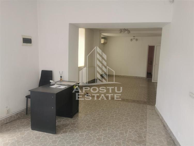 Casa in zona Printul Turcesc ,pretabil și pentru spatiu comercial .