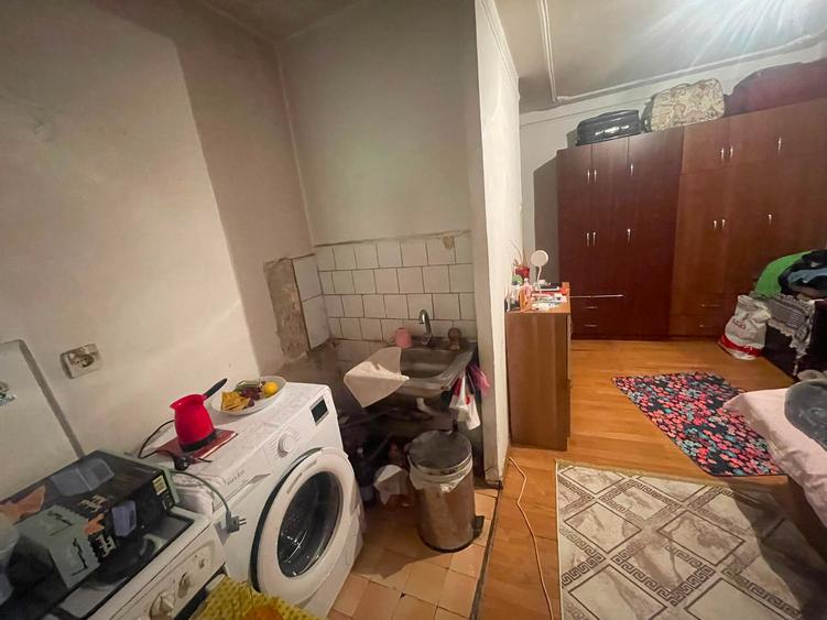 Garsoniera, in bloc de apartamente, zona Podu de Piatra