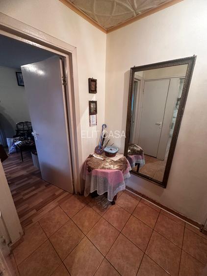 Apartament 2 camere, etajul 1/4, zona Podu Ros - 3