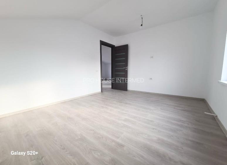 Navodari- casa p+m 4 dormitoare , living , 2 gr sanitare - 4