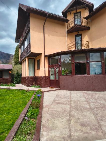 Pensiune de vânzare Cheia Prahova , 12 camere , 1000 mp teren , complet utilata  - 2