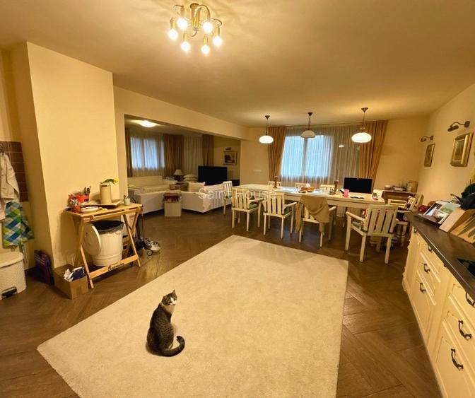 Vilă cu 10 camere P+2E+M 400 M² utili 2800 M² Teren Comandau - 8