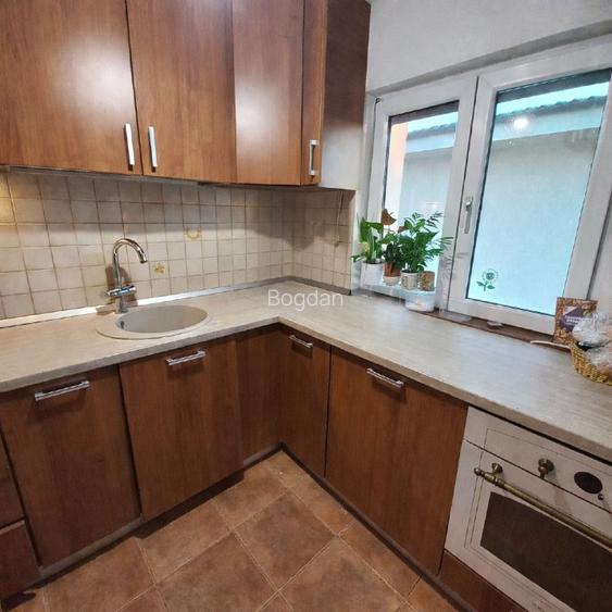 Proprietar vând casă P+1E+M, cu 8 camere în Ghiroda - 7