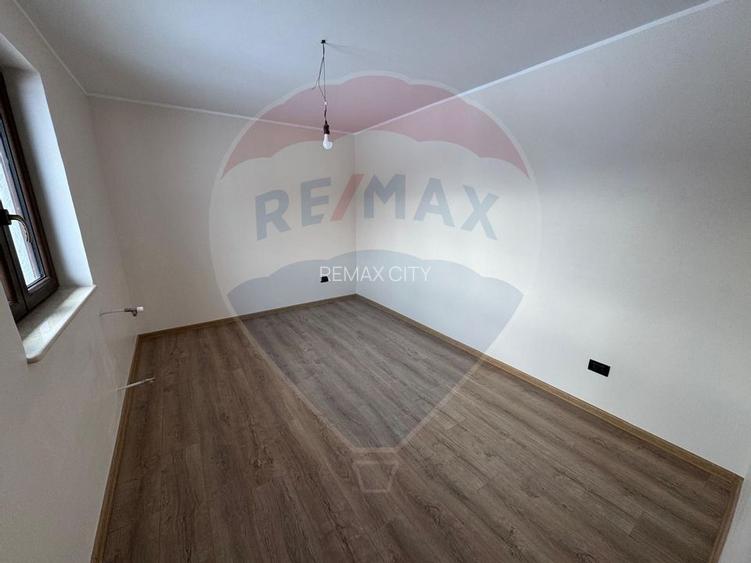 Casa  si  teren zona Balaurul - 25