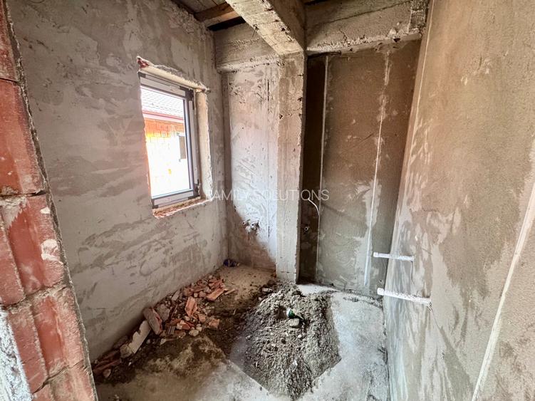 Ocazie! Case P+1+Pod. 4 cam. Util 100mp. Teren 200mp. Complex inchis - 12