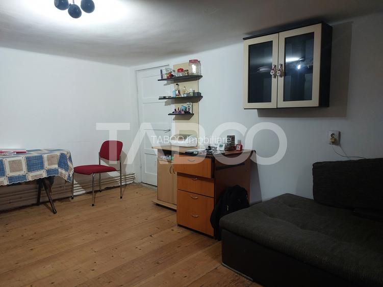 Casa mica 3 dormitoare curte mica 60 mp zona Lupeni Sibiu - 7