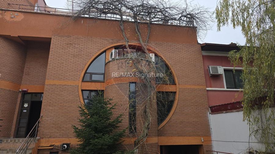 DE INCHIRIAT Spațiu comercial - 2