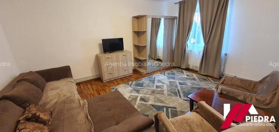 Inchiriez   garsoniera  renovata, situata central pe str. 9 Mai etaj 1,mobilata - 5