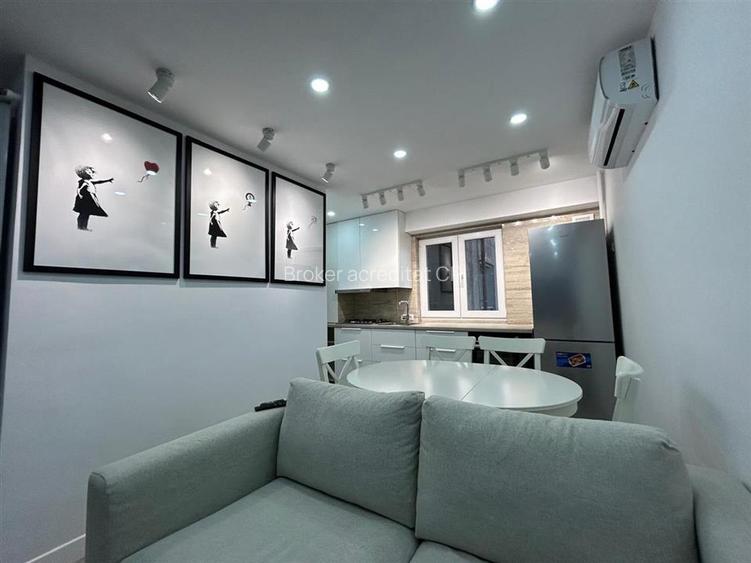 INCHIRIERE APARTAMENT 3 CAMERE ZONA PIATA SF. VINERI – UNIRII SECTOR 3 - 12