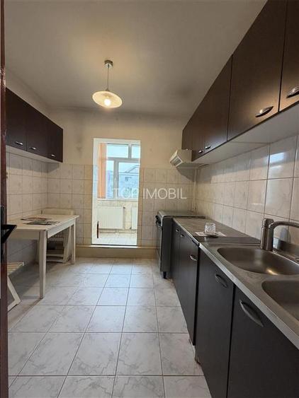 Apartament 2 camere, etajul 3, decomandat- Nicolina - 7