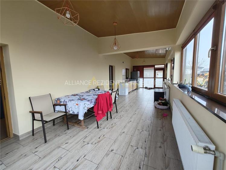 Vila spectaculoasa - 249 mp utili, teren 881 mp, - 7