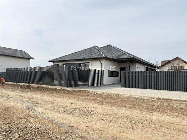 Casa noua individuala pe parter in Sanpetru, 220.000 euro.COMISION 0% - 12