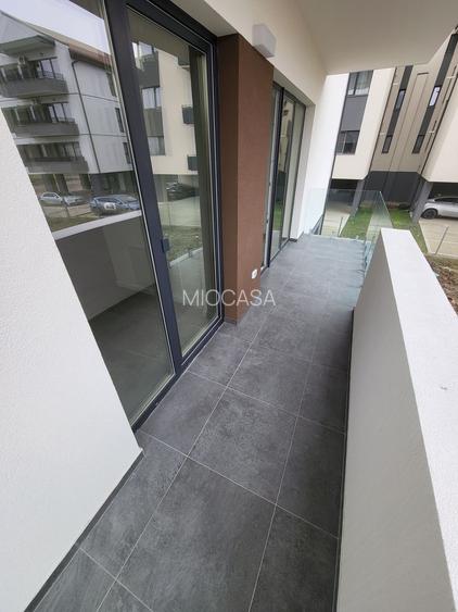 Bloc Nou. Etaj 1. Asfalt. Langa Magazine si mijloace de transport - 8