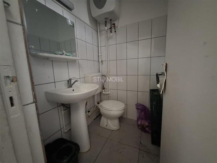 Spatiu comercial, 21 mp, Piata Cug, liber, pretabil orice afacere - 6