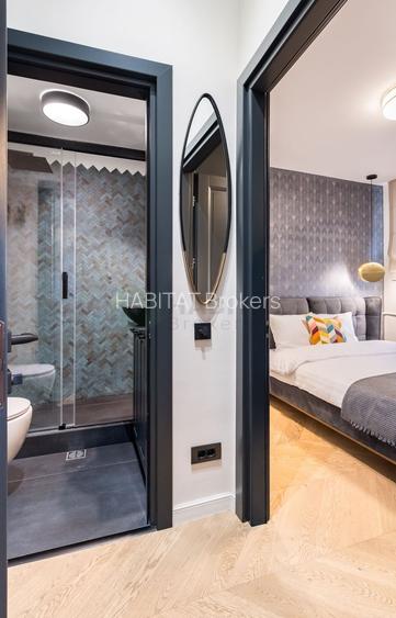 O Vacanță Permanentă în Inima Capitalei, Magheru/Bălcescu - 32