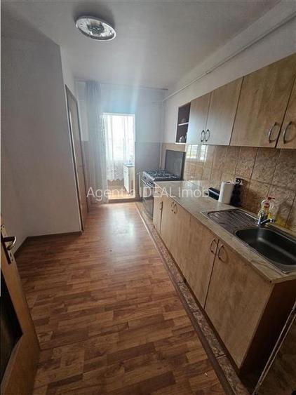 Apartament 3 Camere Decomandate Zona Mioritei - 2