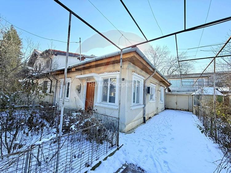 Casă de vanzare cu curte | 4 camere | Zona Gorjului | Teren generos - 2