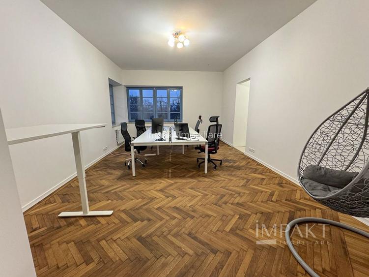 Vila impresionanta cu 12 incaperi in Andrei Muresanu - 2