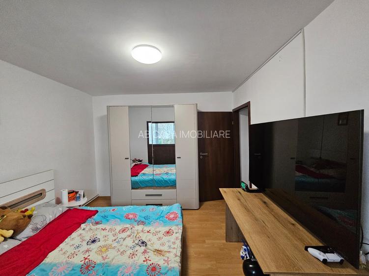 Apartament 3 camere, decomandat, etajul 4 din 4, cu pod, Girocului, comision 0% - 10