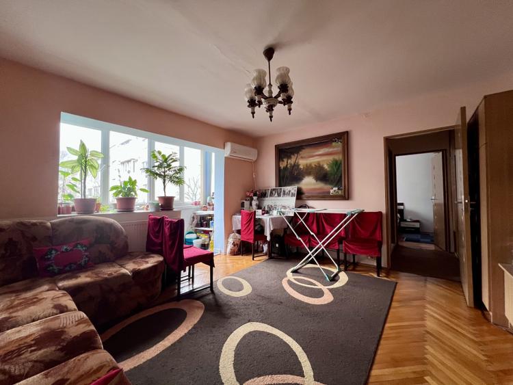 Apartament 3 camere, semidecomandat, 63mp, etaj 2/4 - Zona Lipovei