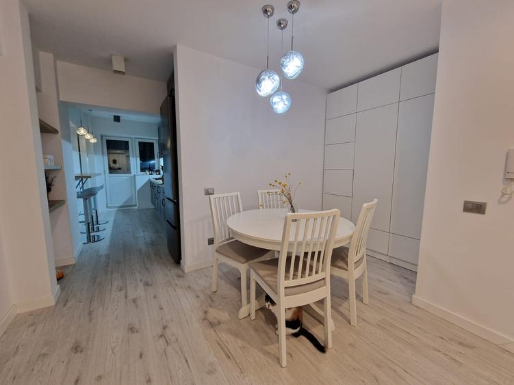 Vânzare apart 5 camere zona Polonă cu garaj încălzit
