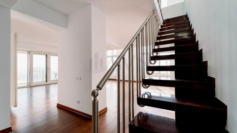REA1029806 Triplex superb renovat I In City