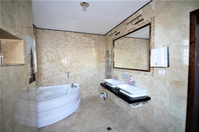 Corp vila, ideal locuinta, cu piscina si curte proprie in centru, Bucuresti - 9