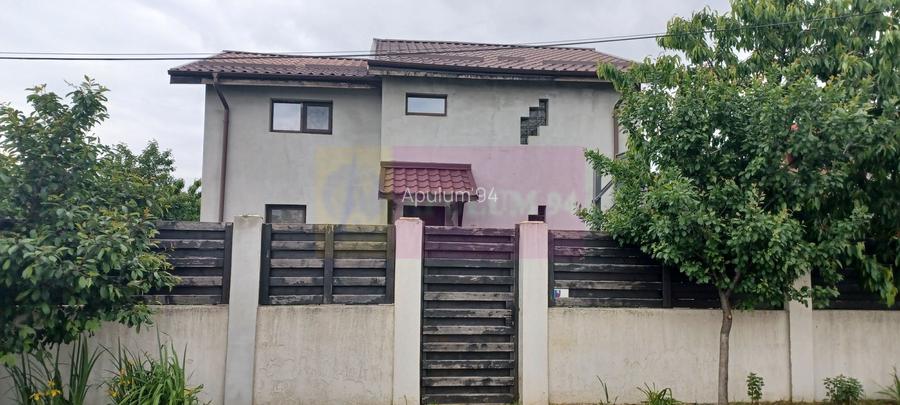 Săbăreni, casă 2011, P+M 4 camere + dependințe, curte 500 mp - 2