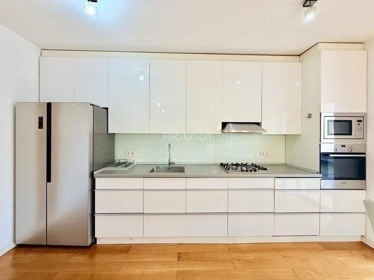 Apartament generos -curte proprie - garaj - 11