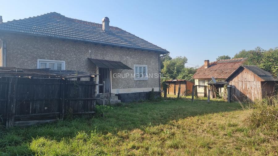 Casa cu 1180 mp teren in comuna Bunesti - 4
